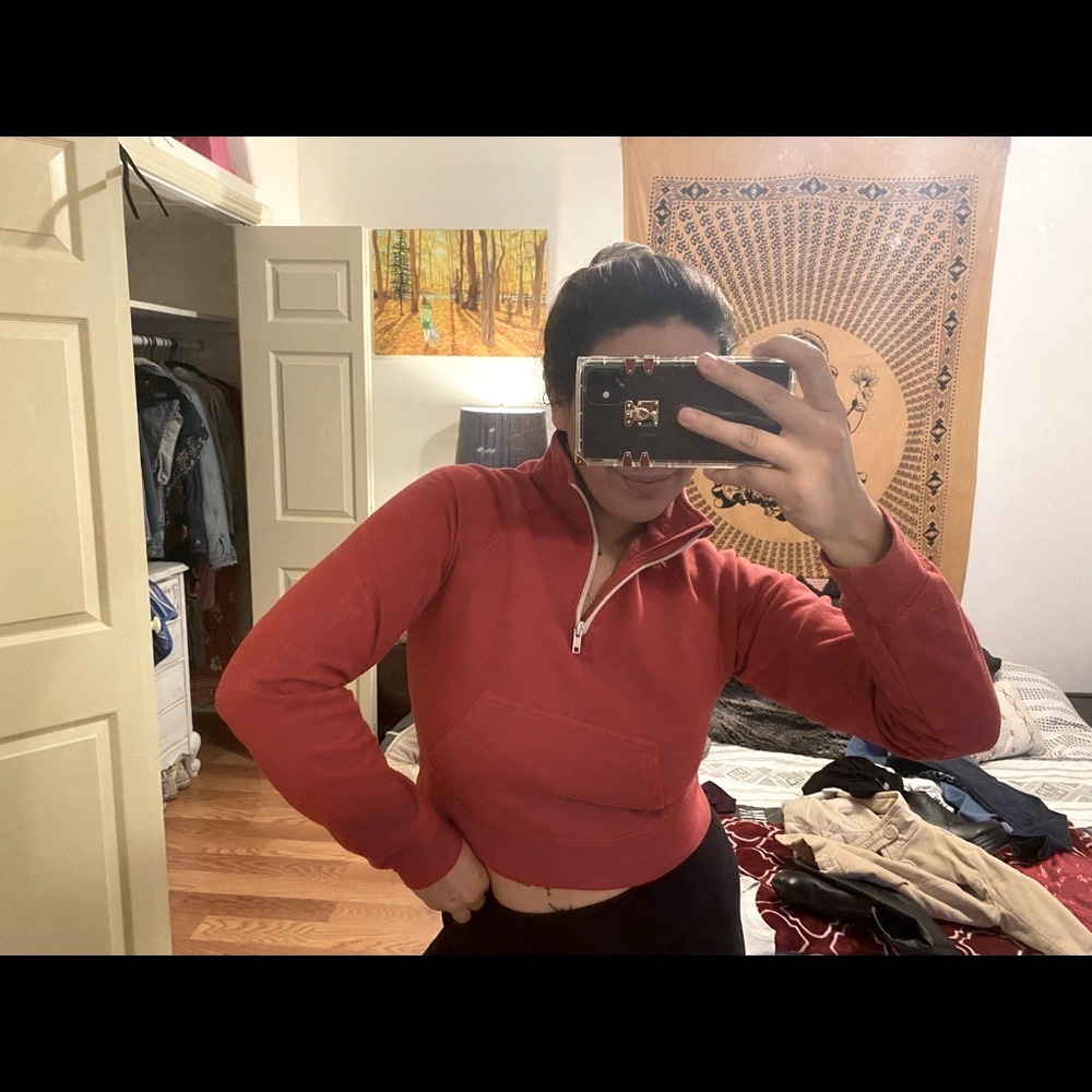 Red cropped sweater with zipper small